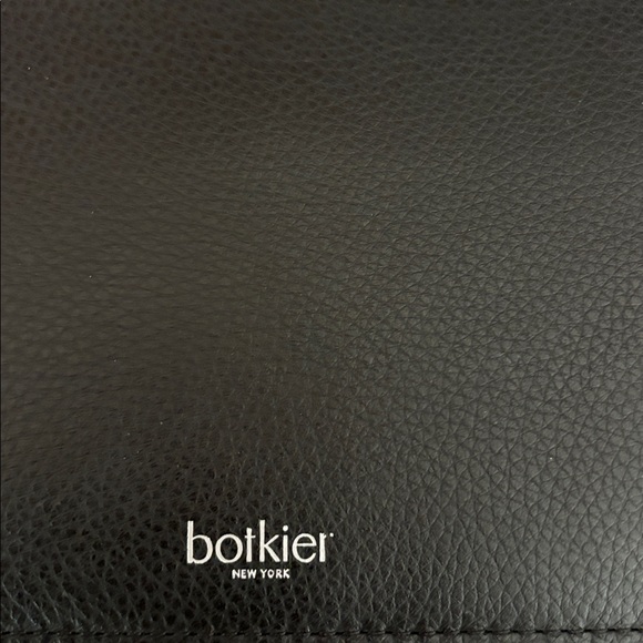 Botkier Valentina Flap Clutch crafted pebble leather with envelope design - Picture 4 of 4